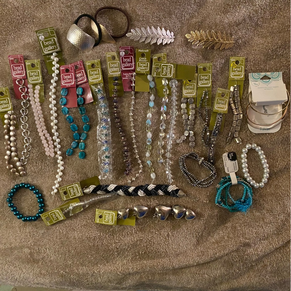 Crafting beads, bracelets hair ties and barrettes  J21